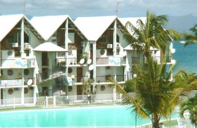 T3 Duplex swimming pool direct access to the beach