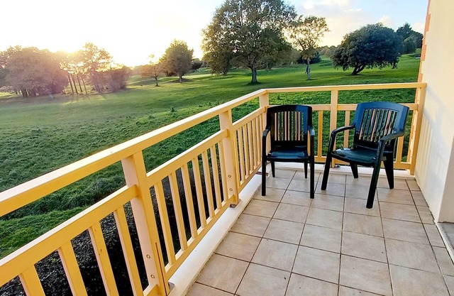 T3 Face au Golf, Proche des Plages, Port et Commerces