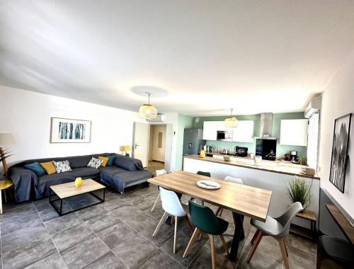 T3 lumineux avec terrasse, parking et piscine