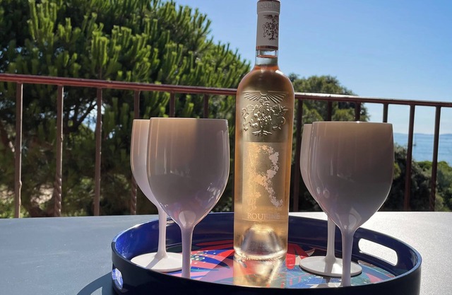 T3 Waterfront sea view + heated pool + air conditioning + private beach