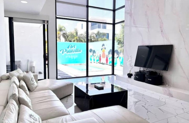 TagVilla Palm Spring Villa in Pattaya -08 Bedroom