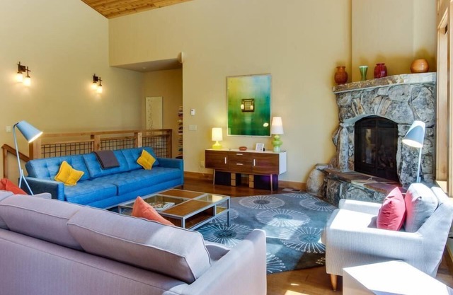 Tahoe Donner modern: Perfect for 3 families! 3 King/6 Twin. 4 BA, Cook's Kitchen