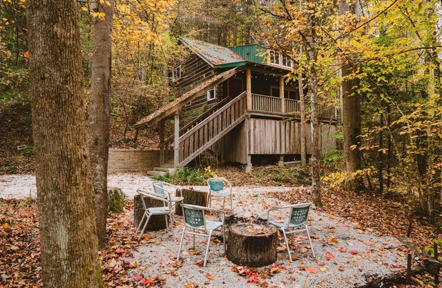 Tall Timbers Rustic Log Cabin: Full Size Cabin w/Washer & Dryer