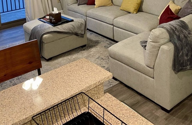 Tallahassee Center 1 Bed 1.5 Bath - Downtown and Close to Everything!