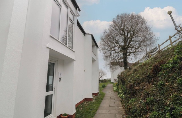 TAMAR COTTAGES 34, pet friendly in St Ann's Chapel, Cornwall