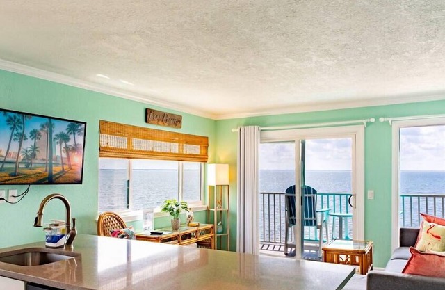 Tampa Bay Breeze - Gentle Winds, Stunning Views