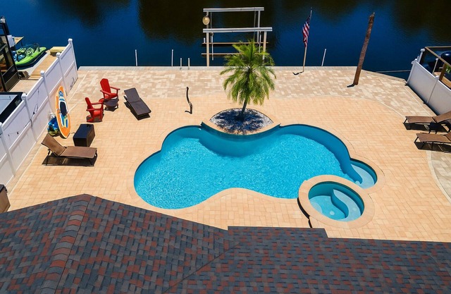 Tampa Retreat: BBQ, Pool/Spa, Canal