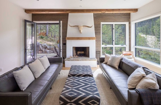 Taos Haus Mountain Modern Sleeps 14 at Taos Ski va