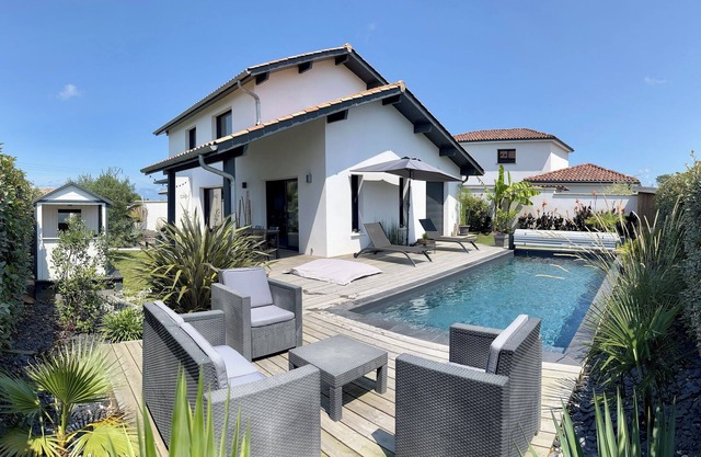 Tarnos house with swimming pool 10 minutes from the beach