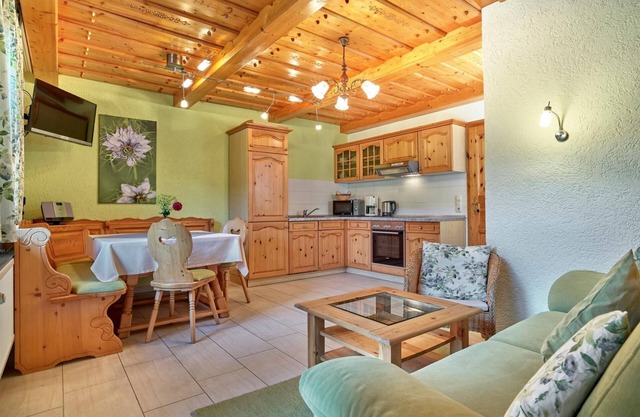 Tasteful apartment (62sqm) with south-facing balcony and view of the farm garden