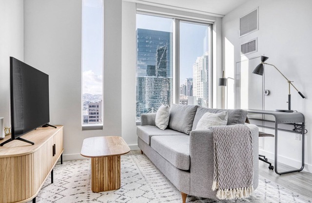 Tasteful Rincon Hill 1BR w/W/D, Gym & Pool, near Tech HQs, by Blueground