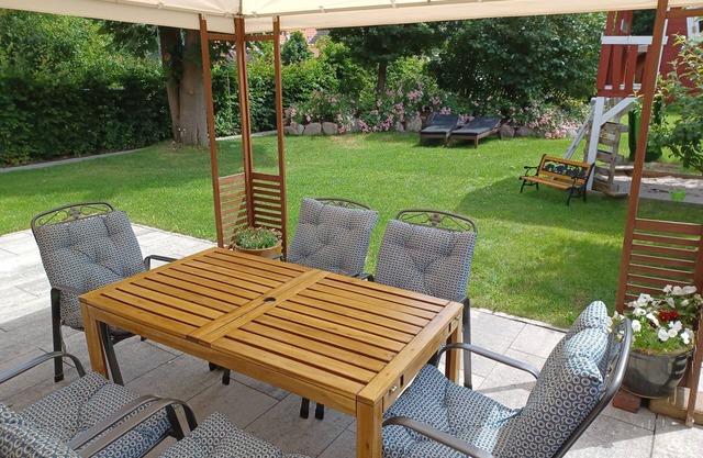 Tasteful vacation home with garden and parking spaces in a central, quiet location