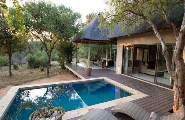 Tasteful villa in Hoedspruit with garden