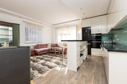 Tatra Horizon Apartment by BookingHost