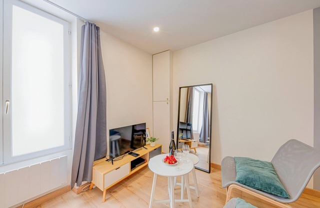 TBS 206 - Contemporary and modern studio