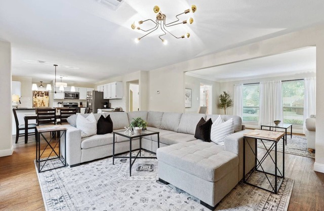 TCH - Spacious 5bd/2.5ba in Grapevine w/Workspace