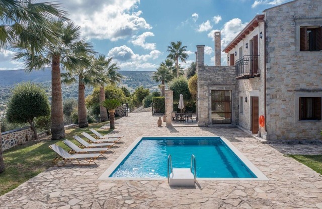 Teacher Cottage - Three Bedroom Villa, Sleeps 6