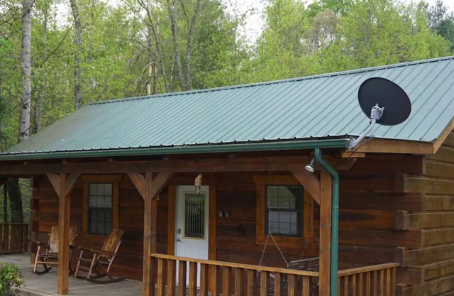 Tellico Cabins, Cowboy cabin with hot tub.