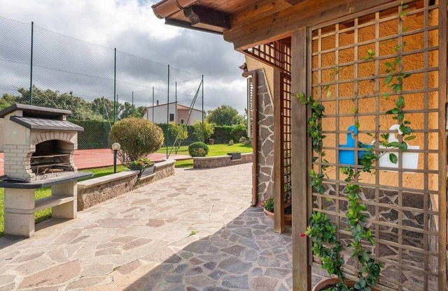 TENNIS HOUSE 2: chalet with a tennis court!