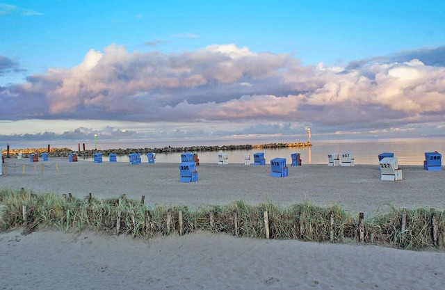 Tent roof house - very close to the beach - with fiber optic W-LAN - - with fence in sunny