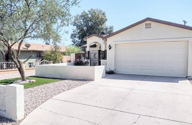 TERRA NOVA Spacious 4-bedroom house in Phoenix AZ, 7 minutes from Downtown.