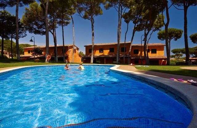 Terraced house with garden, pool & jacuzzi - 600m Pals Beach (GR 3H 100)