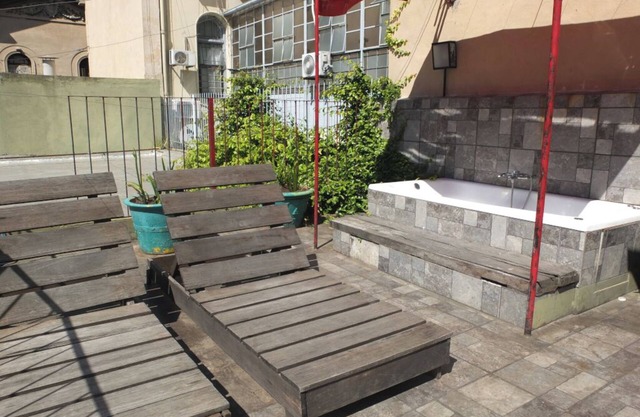 Terraza y Patio Cerrado. Para 5 Personas