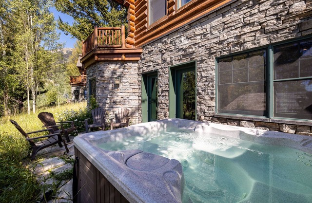 TetonVillageHome View Luxury House Adjacent to Lifts, Village & Four Seasons