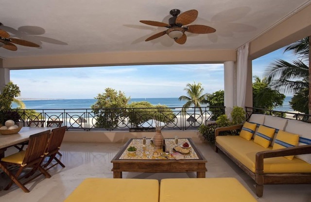 THANKSGIVING AND NEW YEAR'S REDUCED-TRUE BEACH FRONT-6P GOLFCART- MAID/COOK.