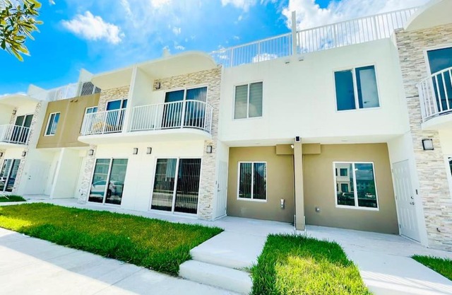 Thanksgiving Promo SKY TERRACE 3 FLOORS NEW Home BY MIA!