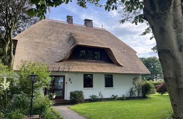 Thatched roof country house Wiemershörn