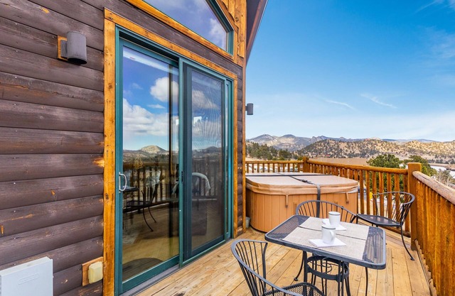 Thatchtop Mountain at Mary's Lake w/HOT TUB!