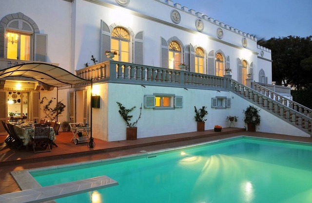 The 1800 beachfront Villa with private pool, terrace with sea view, beach nearby