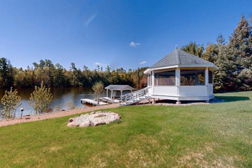 The 19th Hole Lakeside