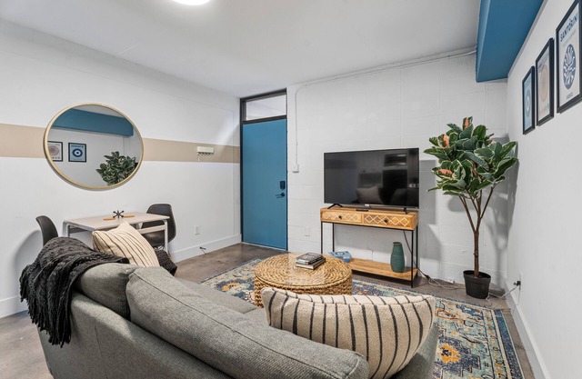 ~The Amelia~ Rooftop Skyline Cozy Walkable