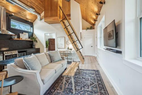 The Ann-ex at King's Crossing