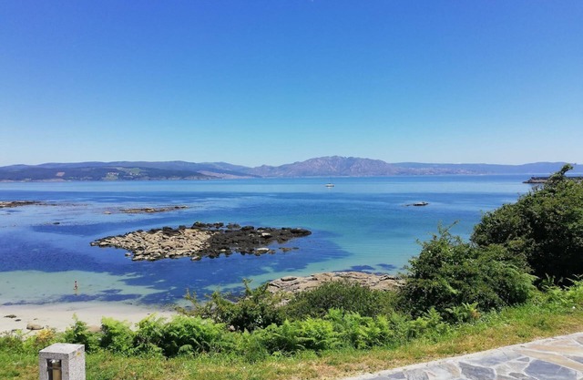 The apartment is located in front of Langosteira beach, with stunning views.