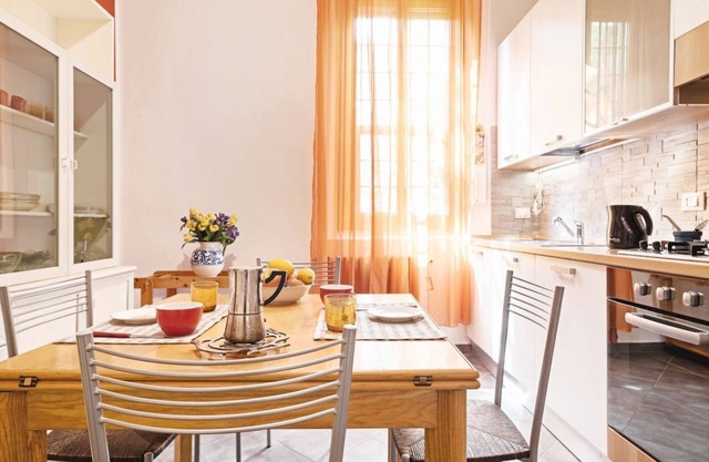 The apartment is located in a quiet and peaceful neighborhood.The Bologna Zanolini station is a five-minute walk from the apartment.In the center you can get there with a ten minute walk.Only 9 minutes by car from Fiera Bologna instead!The cozy and brigh