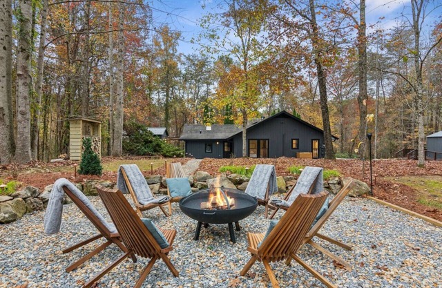 The Apex - Hot tub, gym, wine, waterfalls & more!