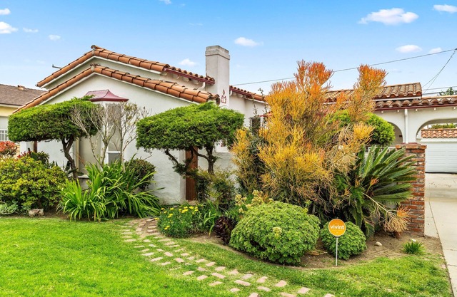The Artist's House- A two-bedroom, newly remodeled Spanish Stucco in Inglewood