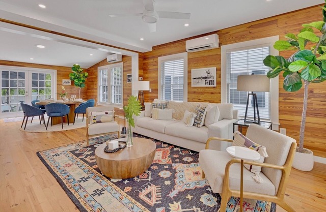 *THE ARTIST’S AVIARY @ OLD TOWN* Newly Renovated Home & Pool + LAST KEY SERVIC