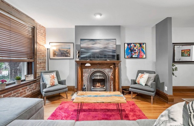 The Arusha House Capitol: Hill : Garage : Yard