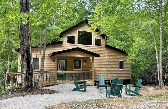 The Ascender | Hot tub | Fire Pit | 1st Floor BRs