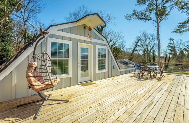 The Barn On Hemlock Hill | Cozy Barndominium with Mtn View! Dog Friendly | 1 Bed, 1 Bath