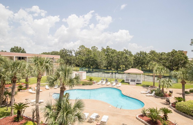 The Beach Is Always A Good Idea! 2 Bedroom/2 Bath- Sleeps 6 In Beds!