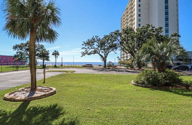 The Beach Just Called. Asking For You! 2 Bedroom/2 Bath- Sleeps 6!
