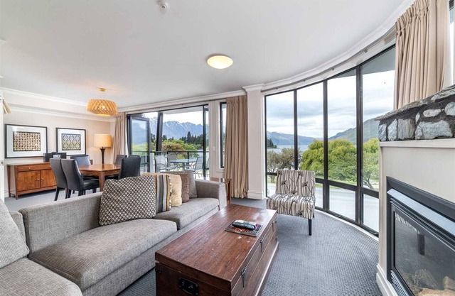 The Beacon - 2 Bedroom Luxe Apartment