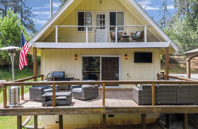 The Bearfoot Lodge - Just minutes from downtown Twain Harte