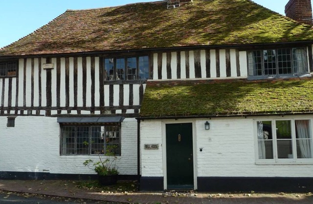 The Bell House- 16th C cottage in rural Kent