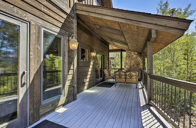 'The Bells': Luxe Lodge w/ Game Room & Deck!